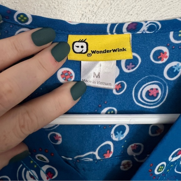 WONDER WINK Scrub Tops Green and Black plus Blue Patterned Women's Size M 2 TOPS - Picture 10 of 13